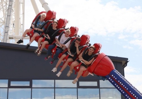 «Вихрь», «Тайфун» и «Ураган»: белгородских прокатили на каруселях Омска «Вихрь», «Тайфун» и «Ураган»: белгородских прокатили на каруселях Омска