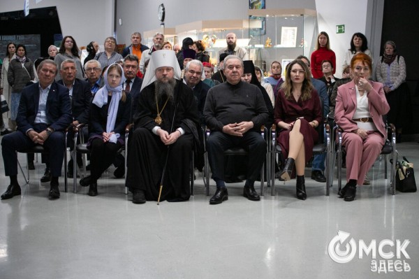 "Право памяти - быть живым". В Омске открылась выставка памяти Митрополита Феодосия