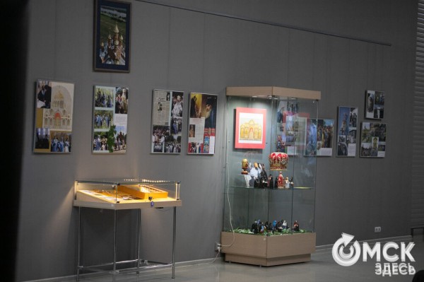 "Право памяти - быть живым". В Омске открылась выставка памяти Митрополита Феодосия
