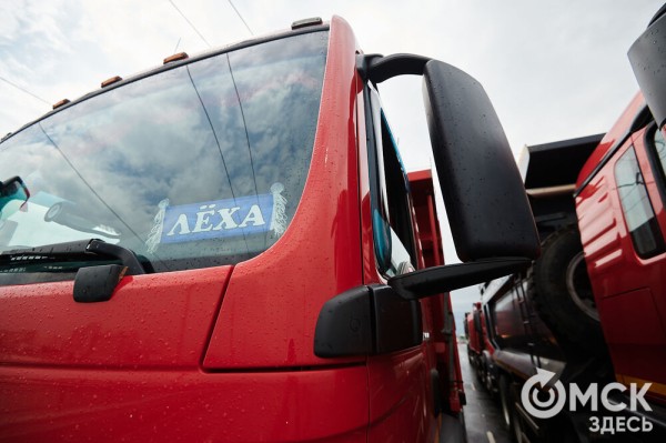 Отремонтированный Ленинградский мост тестируют десятками гружёных грузовиков