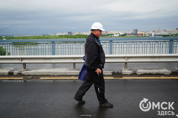 Отремонтированный Ленинградский мост тестируют десятками гружёных грузовиков
