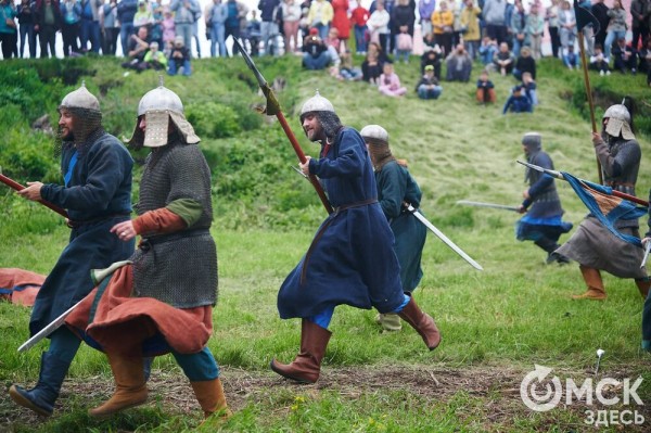 Летали стрелы и гремели ружья: в Омской крепости прошёл бой