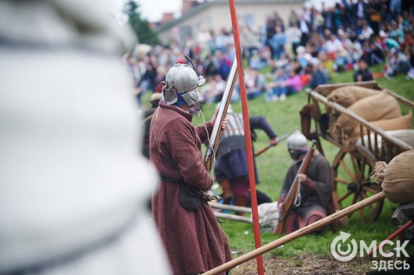 Летали стрелы и гремели ружья: в Омской крепости прошёл бой