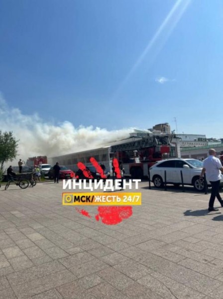 В центре Омска полыхает грузинский ресторан
