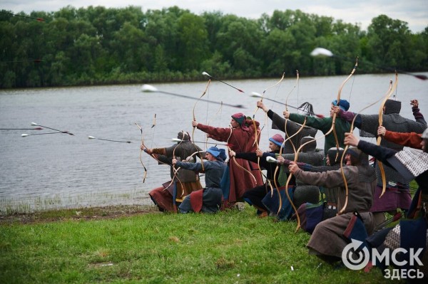 Летали стрелы и гремели ружья: в Омской крепости прошёл бой
