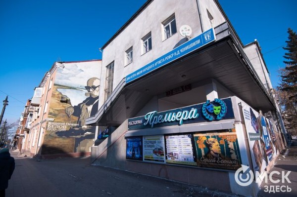 Вдохновляющий пример. Почему граффити с портретом художника разместили возле театра