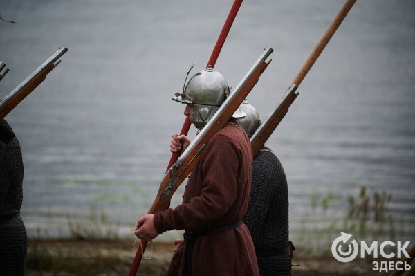 Летали стрелы и гремели ружья: в Омской крепости прошёл бой