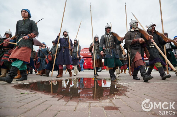Летали стрелы и гремели ружья: в Омской крепости прошёл бой