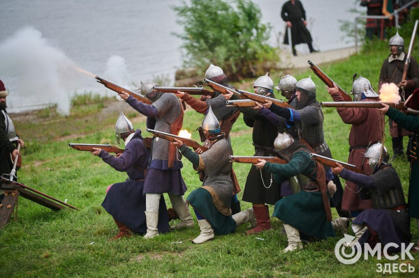 Летали стрелы и гремели ружья: в Омской крепости прошёл бой