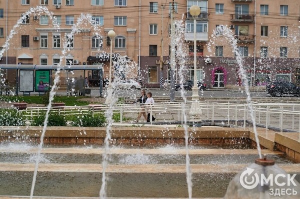 Каскадный фонтан заработал в Омске