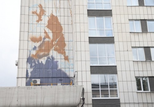 Одна из высоток уже стала «холстом» в рамках конкурса «Омск, ты просто космос!»