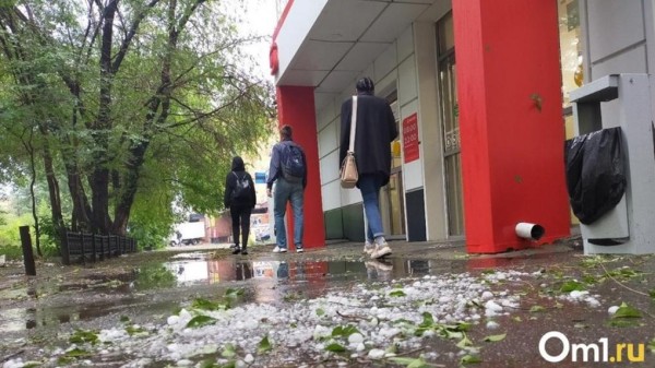 На Омск сегодня обрушатся ливень, крупный град и мощный ветер На Омск сегодня обрушатся ливень, крупный град и мощный ветер