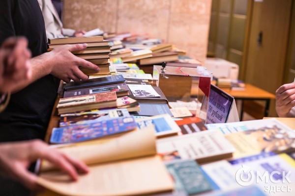 "Хочешь изменить мир - позаботься о качестве своего текста". Чем живут современные писатели?