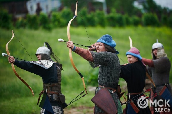 Летали стрелы и гремели ружья: в Омской крепости прошёл бой