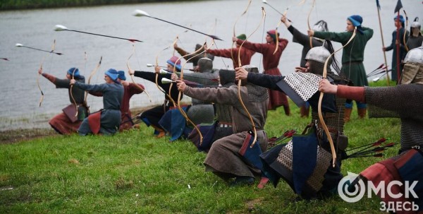 Летали стрелы и гремели ружья: в Омской крепости прошёл бой