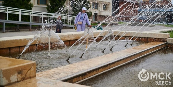 Каскадный фонтан заработал в Омске