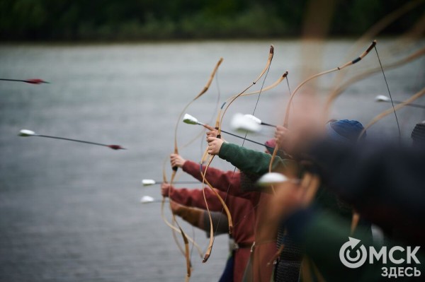 Летали стрелы и гремели ружья: в Омской крепости прошёл бой