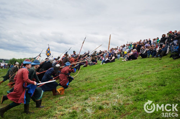 Летали стрелы и гремели ружья: в Омской крепости прошёл бой