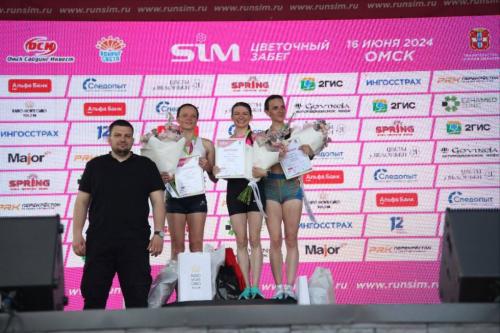 Омичка Тамара Волнина почти привычно выиграла «Цветочный забег»