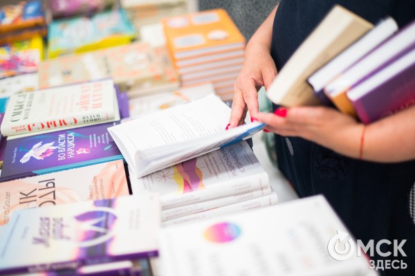 "Хочешь изменить мир - позаботься о качестве своего текста". Чем живут современные писатели?