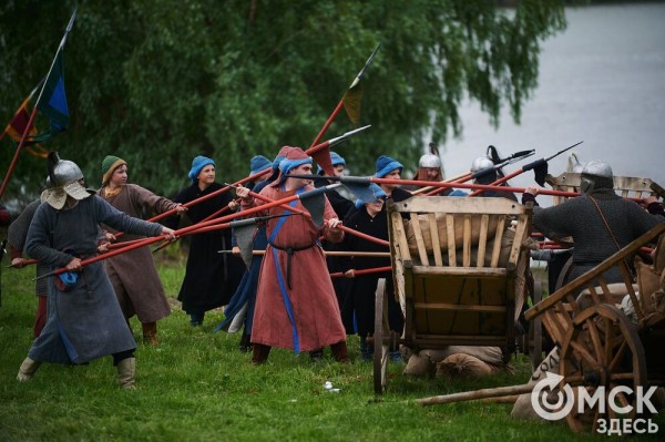 Летали стрелы и гремели ружья: в Омской крепости прошёл бой