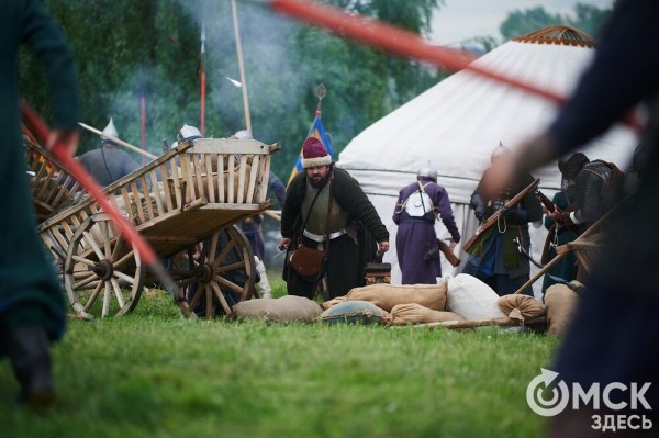 Летали стрелы и гремели ружья: в Омской крепости прошёл бой