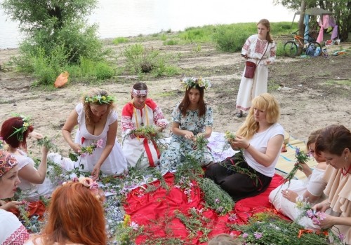 «Иван Купала» и завтрак на траве: В Омске уже планируют «Большие семейные выходные» «Иван Купала» и завтрак на траве: В Омске уже планируют «Большие семейные выходные»