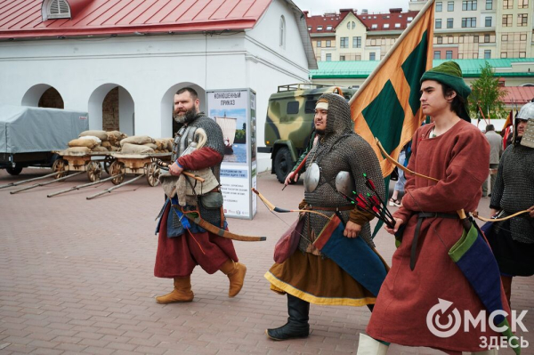 Летали стрелы и гремели ружья: в Омской крепости прошёл бой