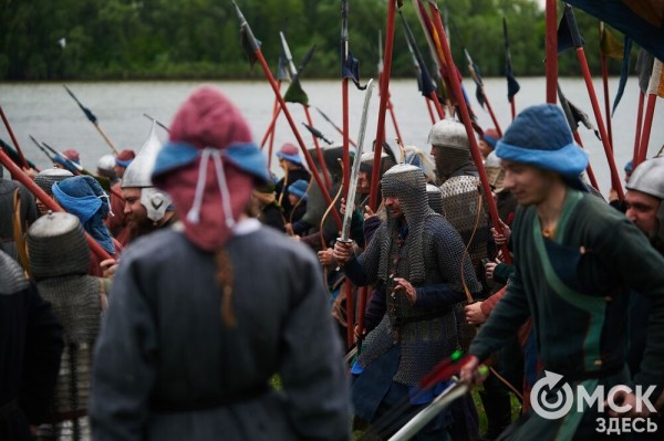Летали стрелы и гремели ружья: в Омской крепости прошёл бой