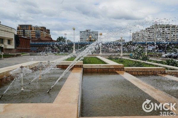 Каскадный фонтан заработал в Омске