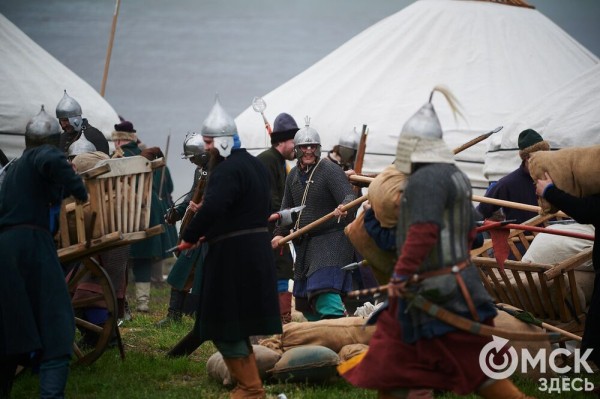 Летали стрелы и гремели ружья: в Омской крепости прошёл бой