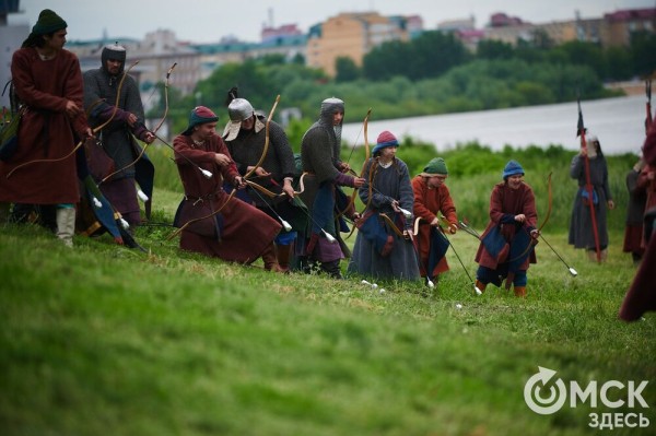 Летали стрелы и гремели ружья: в Омской крепости прошёл бой