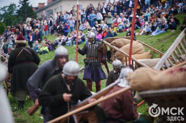 Летали стрелы и гремели ружья: в Омской крепости прошёл бой