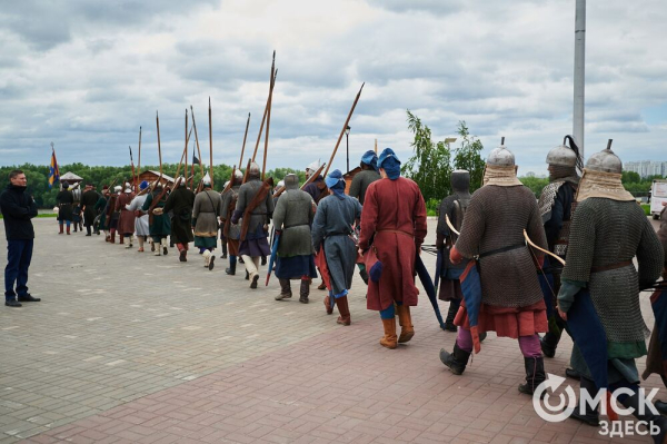 Летали стрелы и гремели ружья: в Омской крепости прошёл бой