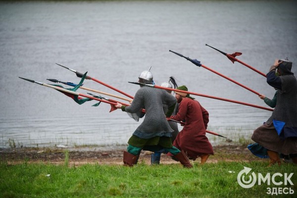 Летали стрелы и гремели ружья: в Омской крепости прошёл бой