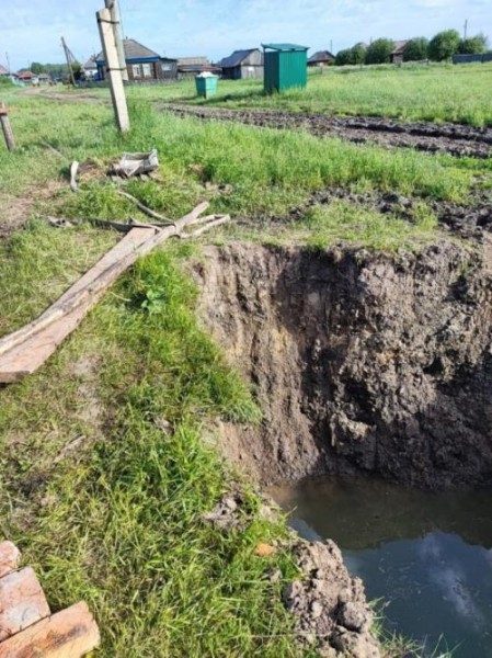 Авария в Тарском районе оставила стариков деревни Сеитово без водопровода Авария в Тарском районе оставила стариков деревни Сеитово без водопровода