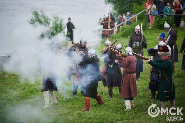 Летали стрелы и гремели ружья: в Омской крепости прошёл бой