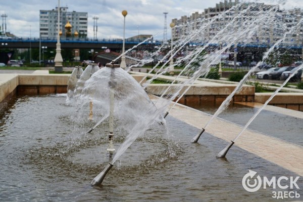 Каскадный фонтан заработал в Омске
