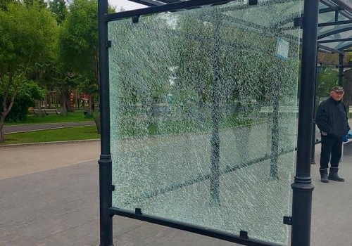 Мэр Омска Шелест «угрожает» вернуться к практике строительства бетонных остановок