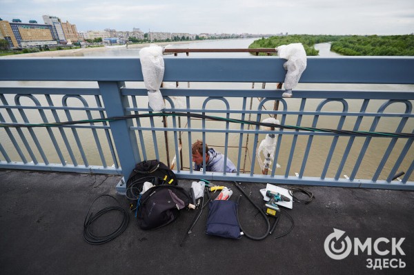 Отремонтированный Ленинградский мост тестируют десятками гружёных грузовиков