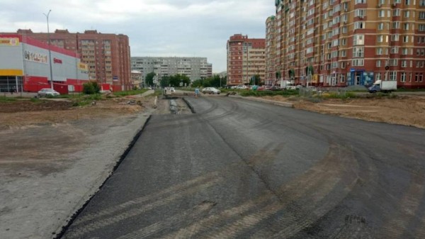 Сергей Шелест рассказал об устройстве первого слоя асфальта на бульваре Архитекторов