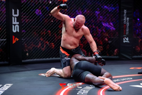 Шторм снёс американского бойца Миллендера. В Омске прошёл SFС-10