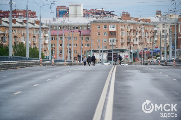 Отремонтированный Ленинградский мост тестируют десятками гружёных грузовиков