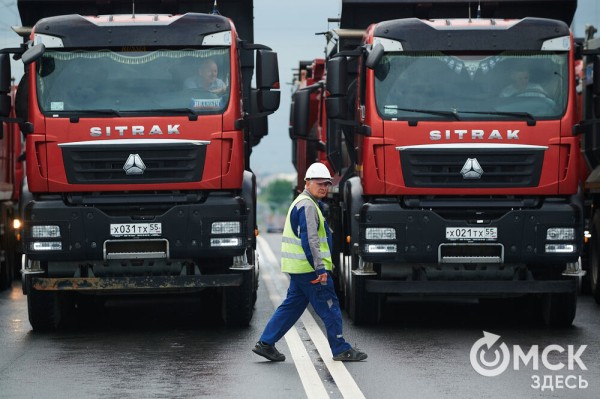 Отремонтированный Ленинградский мост тестируют десятками гружёных грузовиков