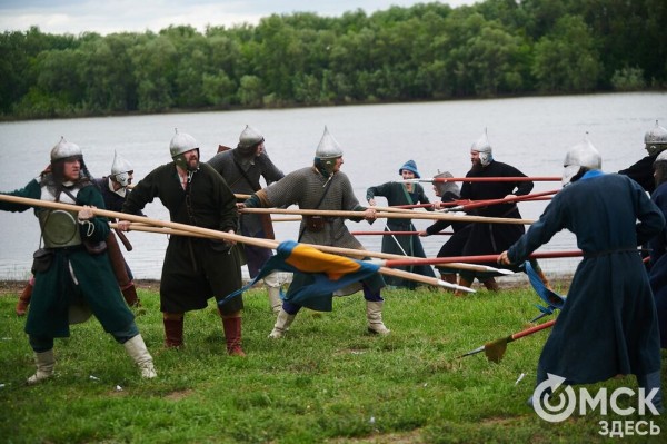 Летали стрелы и гремели ружья: в Омской крепости прошёл бой