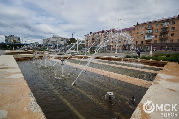 Каскадный фонтан заработал в Омске