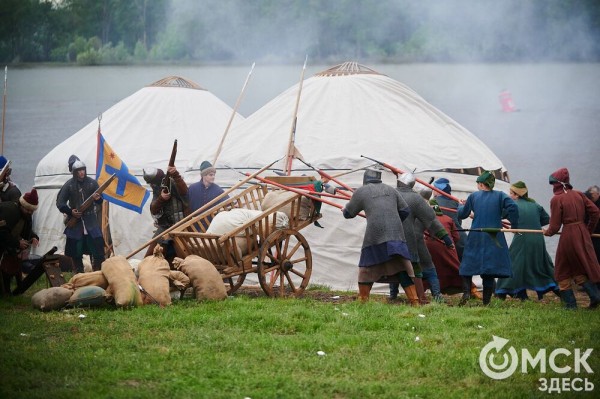 Летали стрелы и гремели ружья: в Омской крепости прошёл бой
