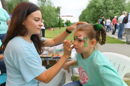 Пикник, караоке и пенная дискотека: на «Большие семейные выходные» пришли более 20 тысяч омичей Пикник, караоке и пенная дискотека: на «Большие семейные выходные» пришли более 20 тысяч омичей