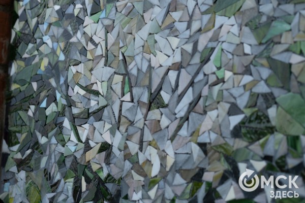 Рядом с омским музеем "зацвела" мозаичная сирень Рядом с омским музеем "зацвела" мозаичная сирень