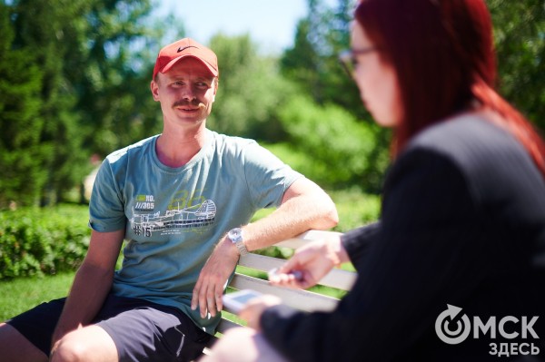 Картин ада и распятия не ждите. Интервью с художником-оптимистом